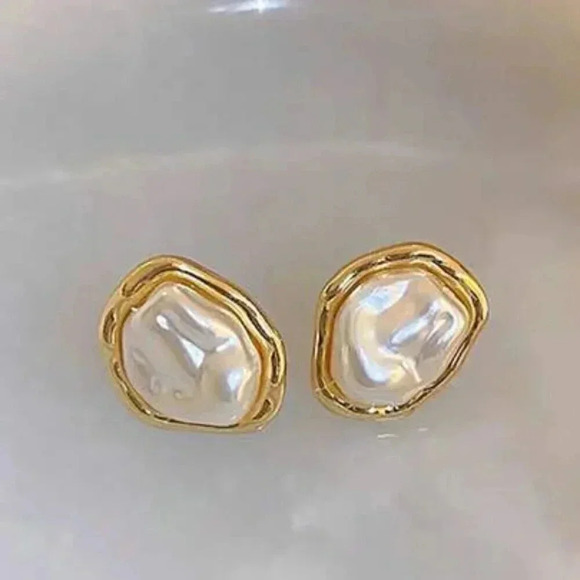 Small Baroque Pearl Stud Earrings in Gold - Picture 2 of 2
